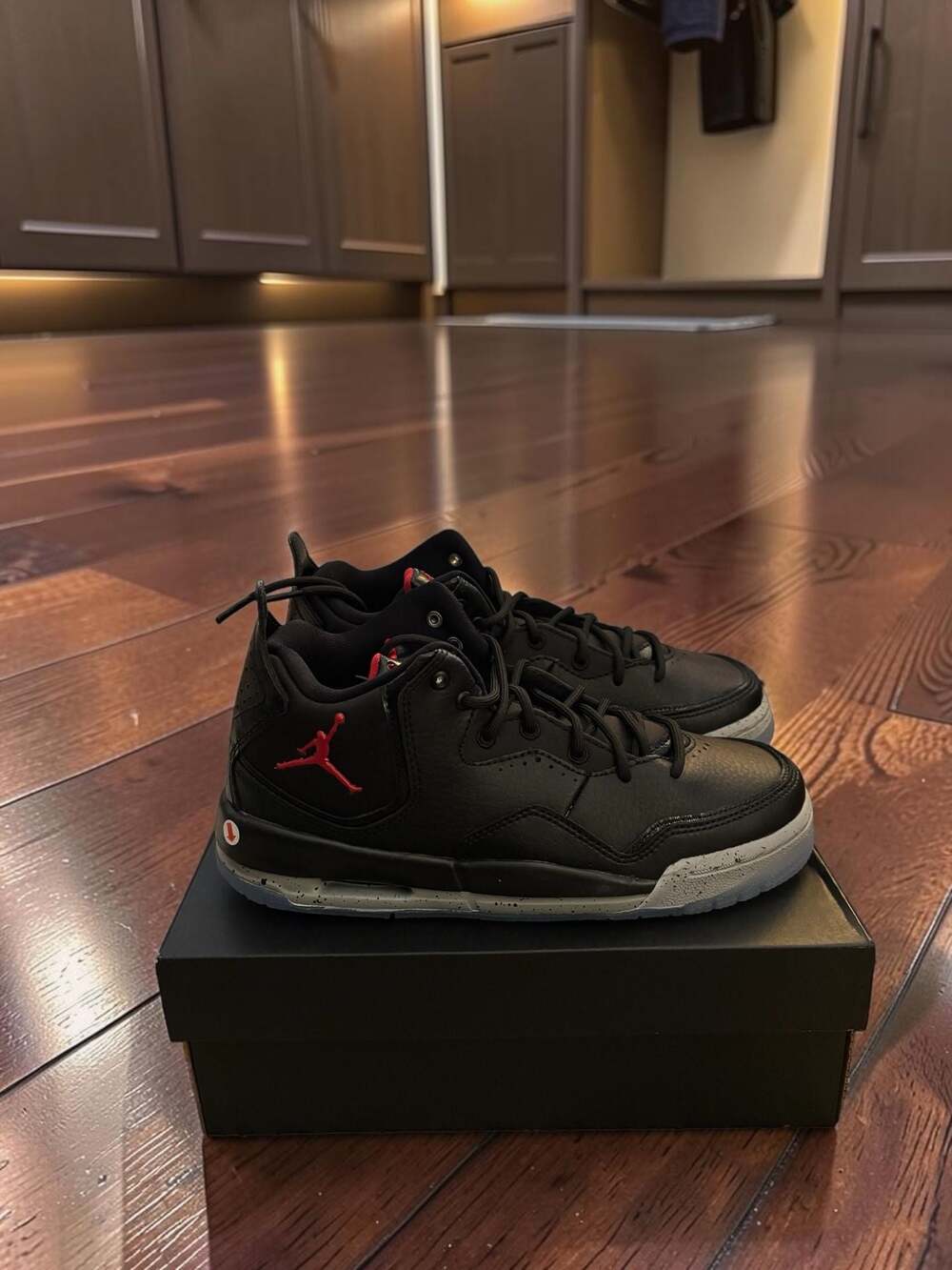 Jordan Courtside 23 GS Youth Sneakers Black/Gym Red-Particle Grey (AR1002-023)